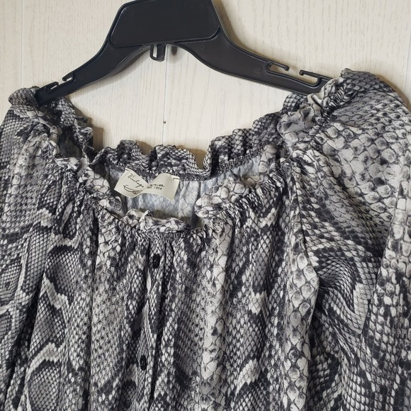 Vintage Havana snake print off shoulder ruffled edge blouse size small - Picture 4 of 7